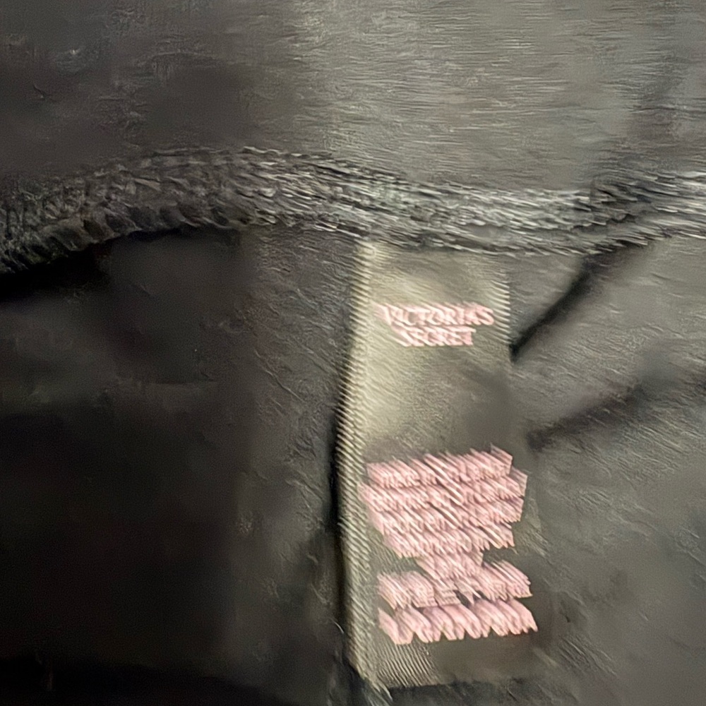 Victoria’s Secret Black Women's logo leggings - Picture 4 of 4